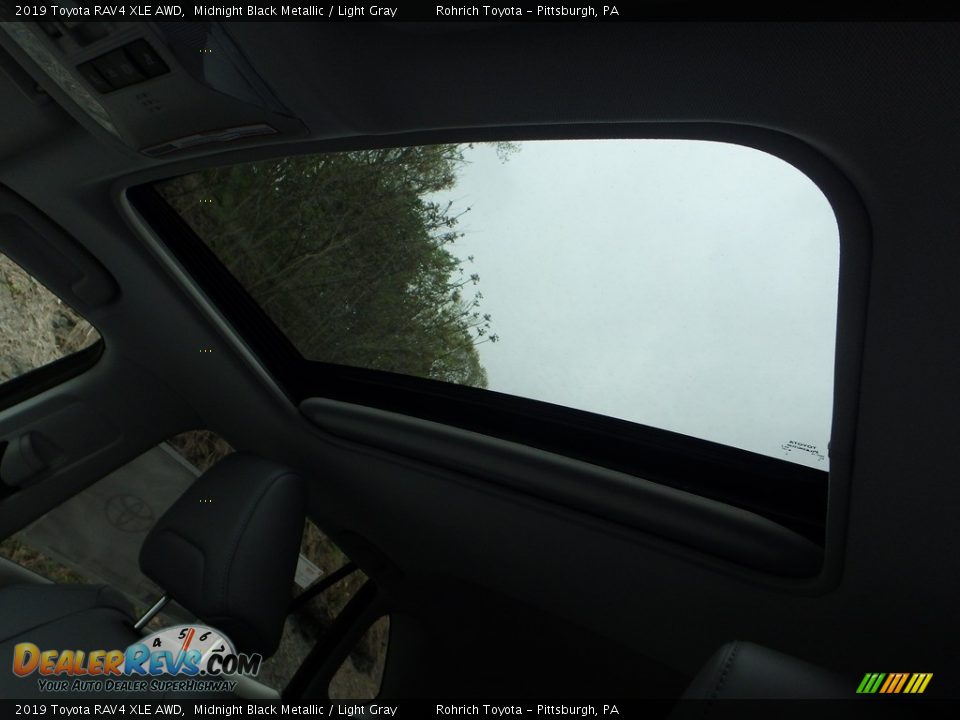 2019 Toyota RAV4 XLE AWD Midnight Black Metallic / Light Gray Photo #14