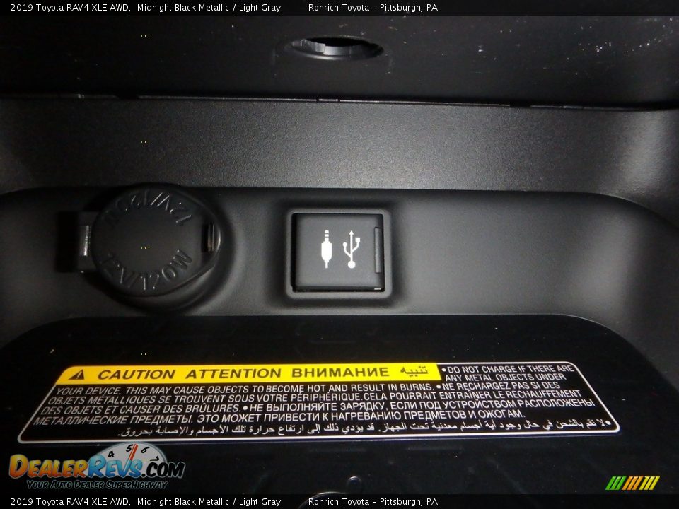 2019 Toyota RAV4 XLE AWD Midnight Black Metallic / Light Gray Photo #15