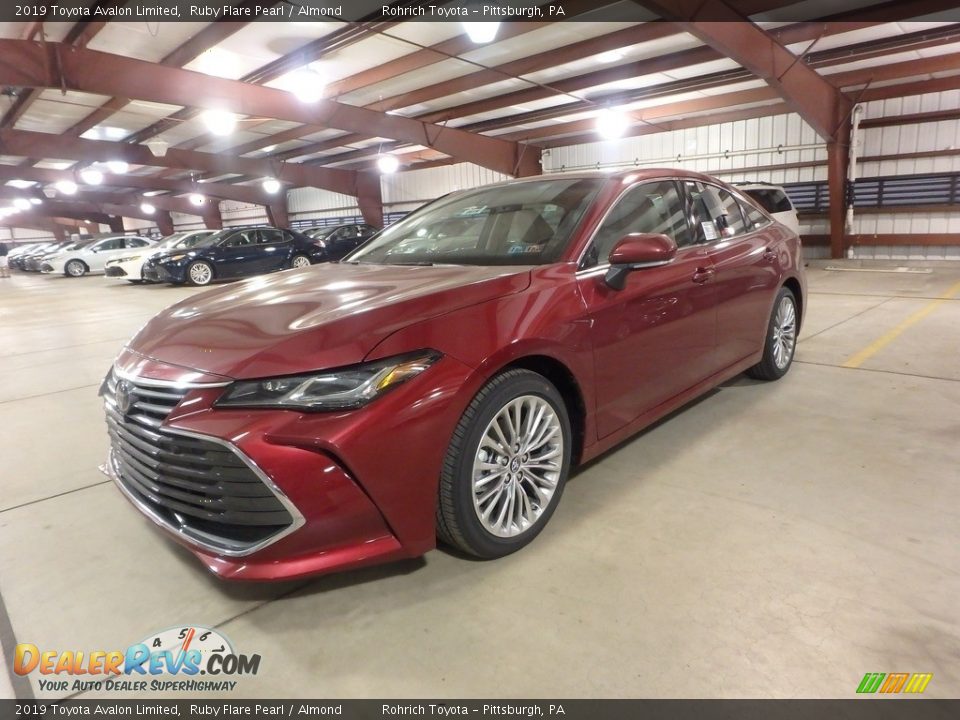Front 3/4 View of 2019 Toyota Avalon Limited Photo #4
