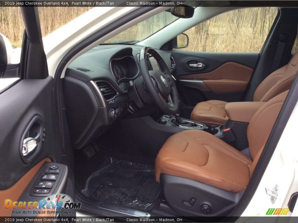 Black/Tan Interior - 2019 Jeep Cherokee Overland 4x4 Photo #9