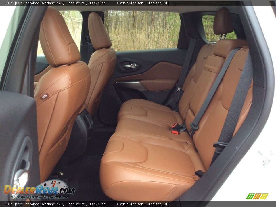 Rear Seat of 2019 Jeep Cherokee Overland 4x4 Photo #17