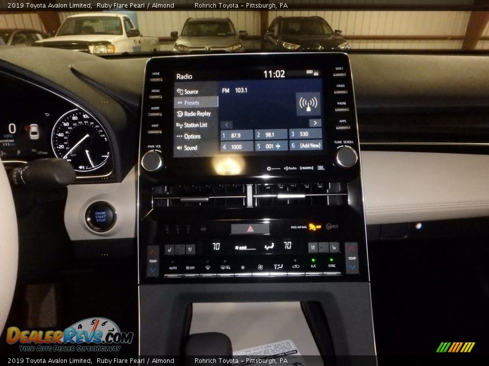 2019 Toyota Avalon Limited Ruby Flare Pearl / Almond Photo #15