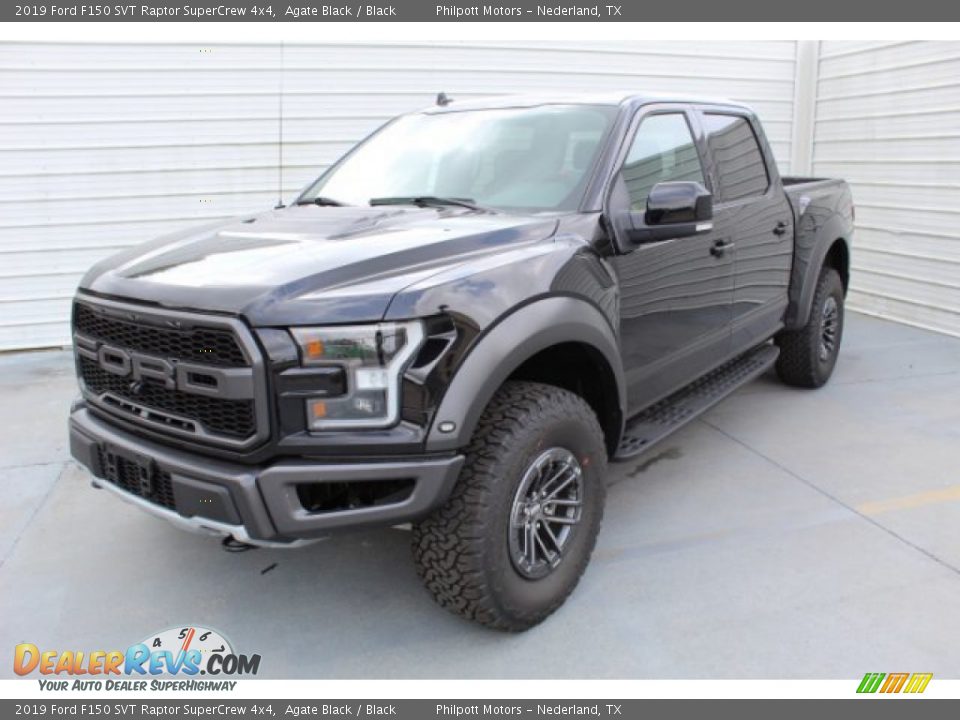 Front 3/4 View of 2019 Ford F150 SVT Raptor SuperCrew 4x4 Photo #4