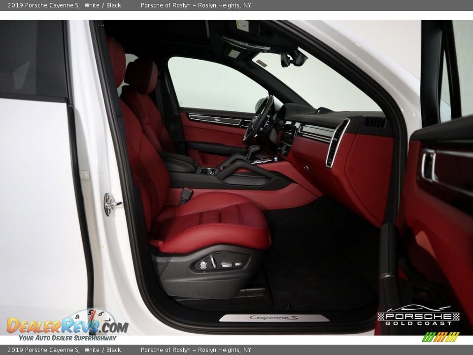 2019 Porsche Cayenne S White / Black Photo #25