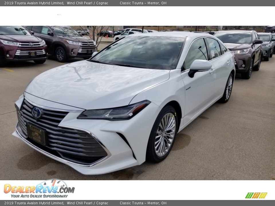 Front 3/4 View of 2019 Toyota Avalon Hybrid Limited Photo #1
