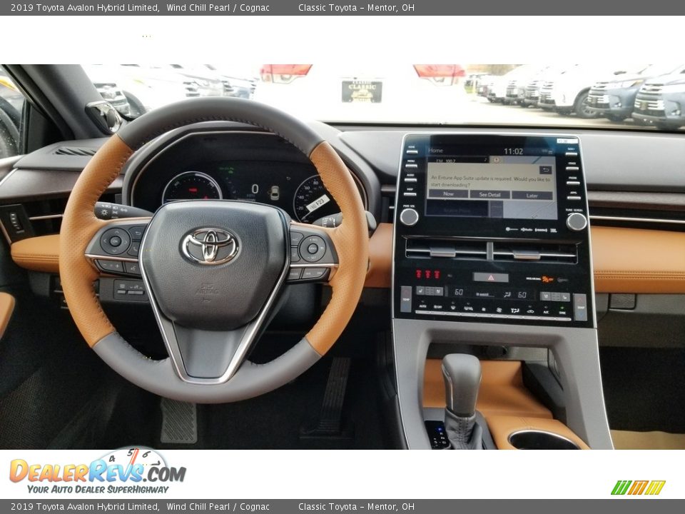 Dashboard of 2019 Toyota Avalon Hybrid Limited Photo #4