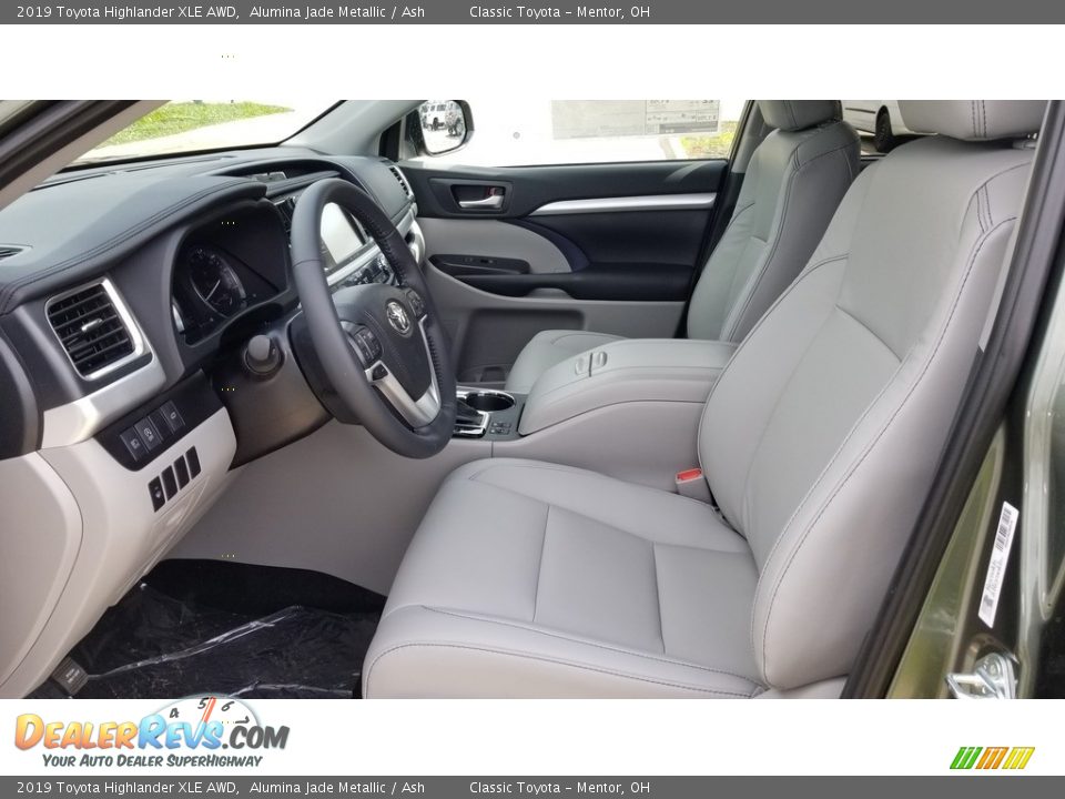 Ash Interior - 2019 Toyota Highlander XLE AWD Photo #2