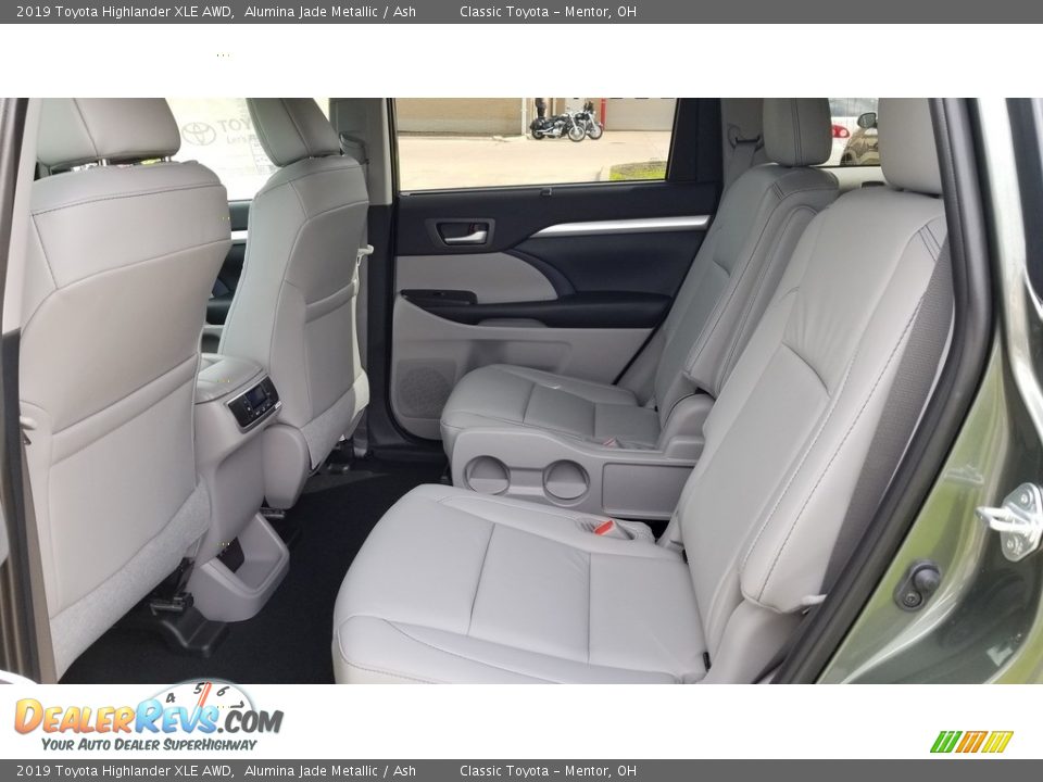 Rear Seat of 2019 Toyota Highlander XLE AWD Photo #3