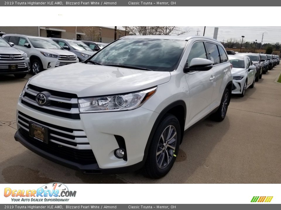 2019 Toyota Highlander XLE AWD Blizzard Pearl White / Almond Photo #1