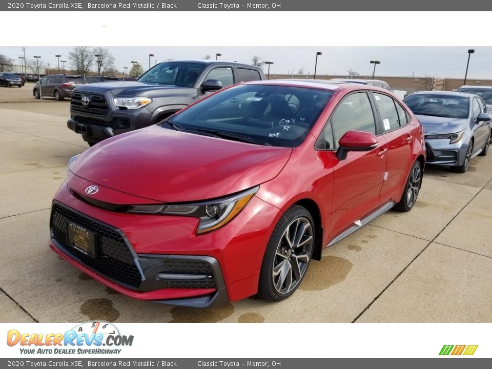 Front 3/4 View of 2020 Toyota Corolla XSE Photo #1