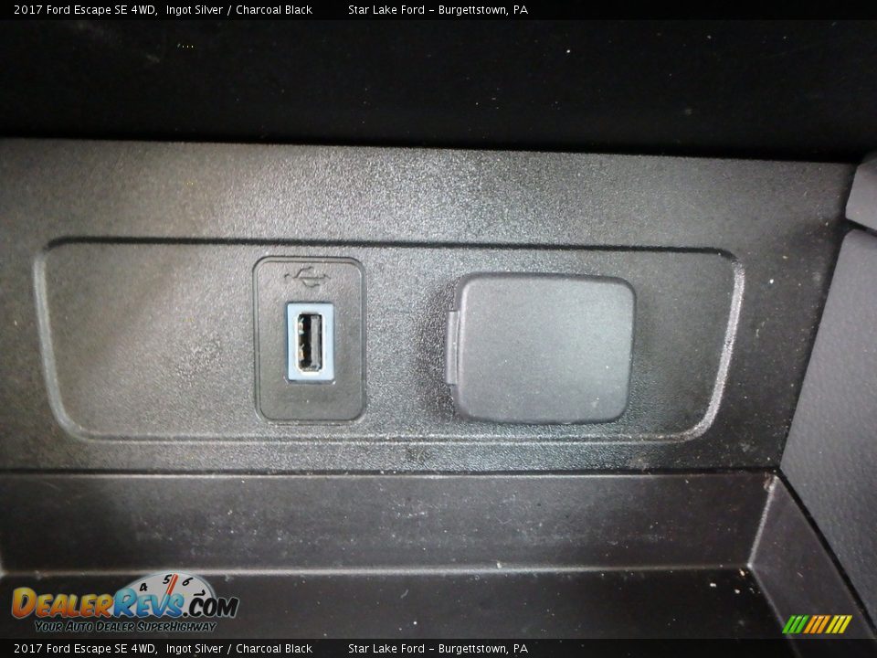 2017 Ford Escape SE 4WD Ingot Silver / Charcoal Black Photo #18