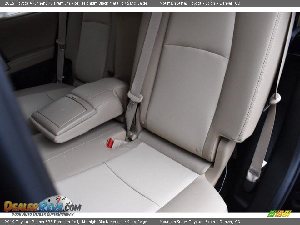 2019 Toyota 4Runner SR5 Premium 4x4 Midnight Black metallic / Sand Beige Photo #10