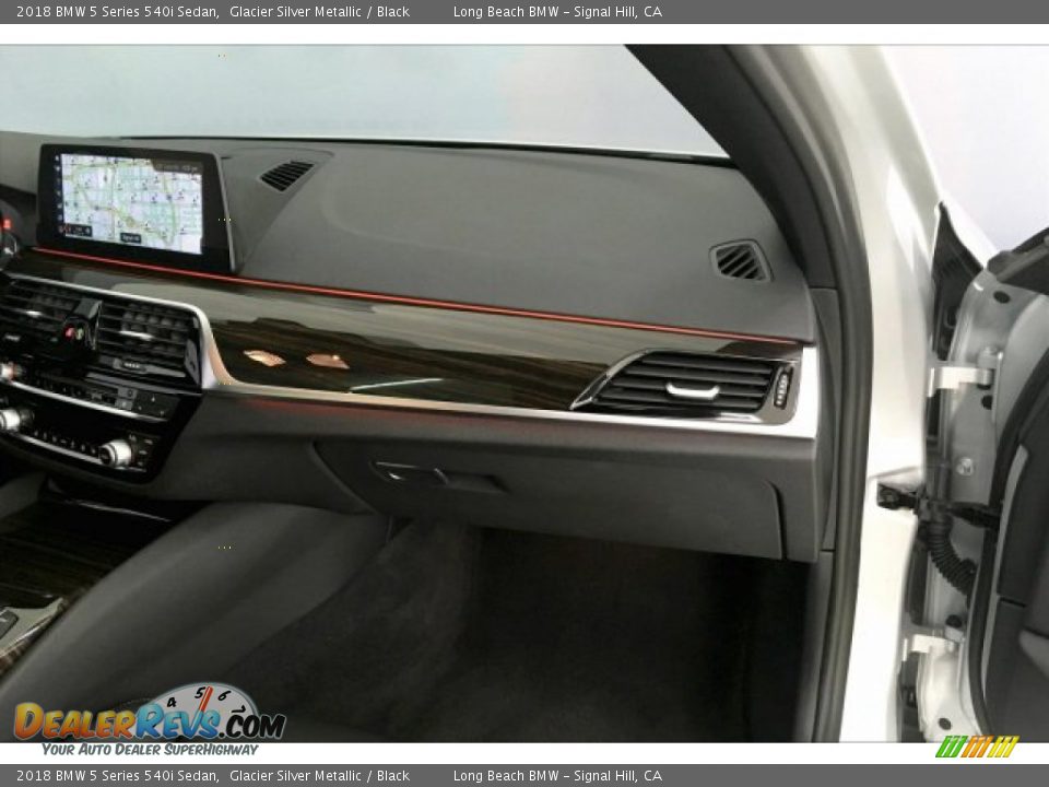 2018 BMW 5 Series 540i Sedan Glacier Silver Metallic / Black Photo #24