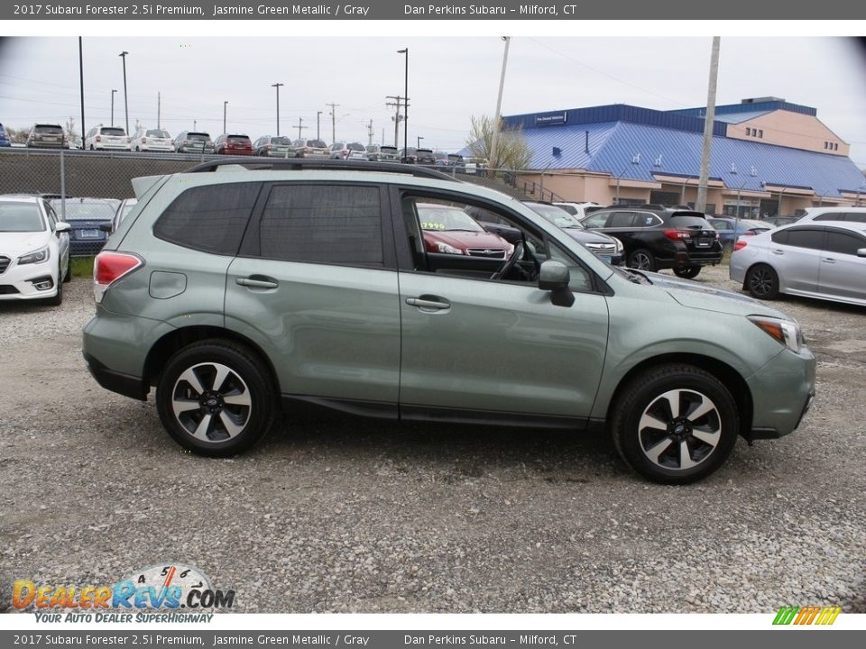 2017 Subaru Forester 2.5i Premium Jasmine Green Metallic / Gray Photo #4