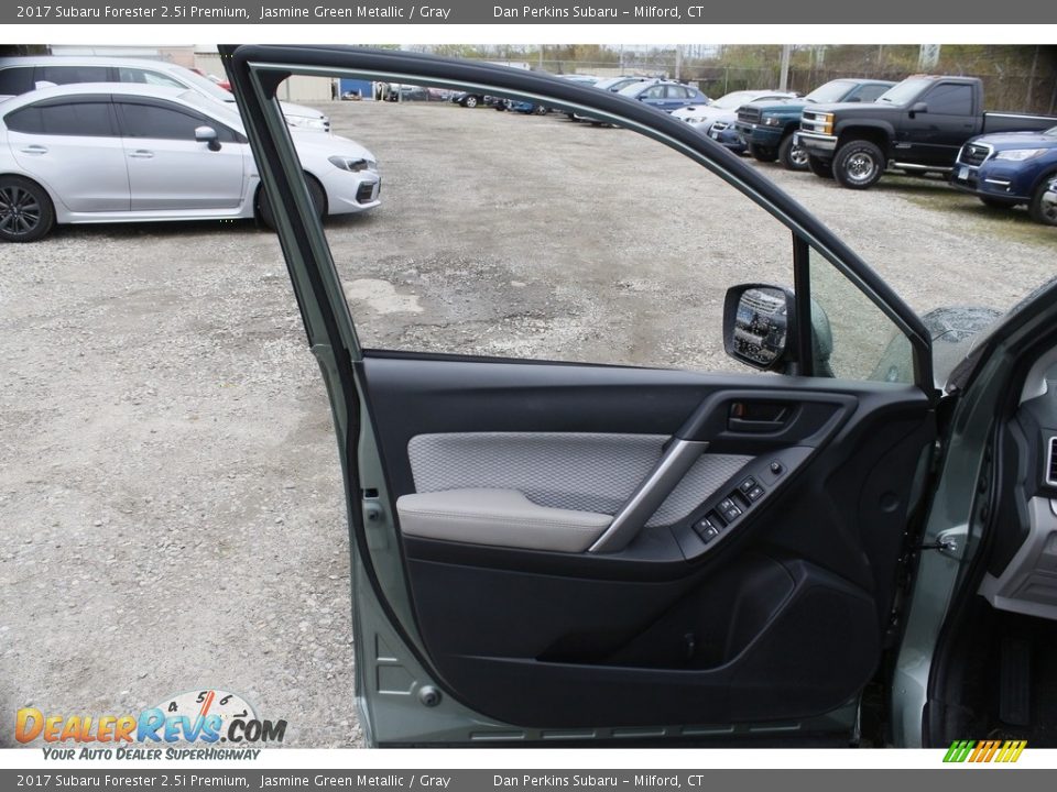 2017 Subaru Forester 2.5i Premium Jasmine Green Metallic / Gray Photo #9