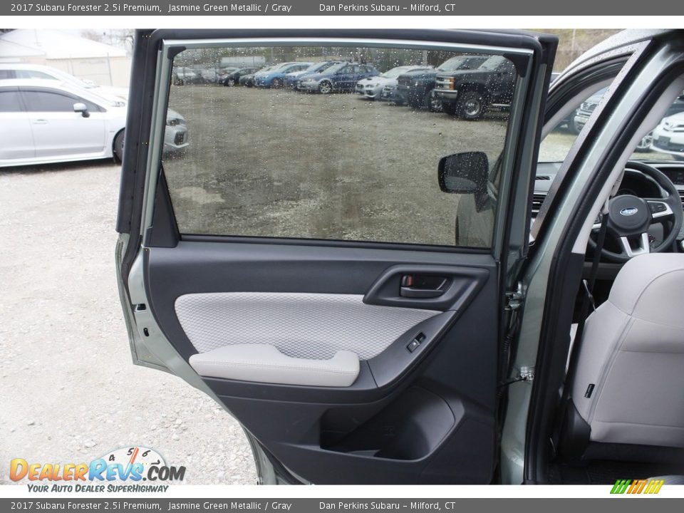 2017 Subaru Forester 2.5i Premium Jasmine Green Metallic / Gray Photo #12