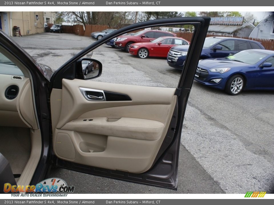 2013 Nissan Pathfinder S 4x4 Mocha Stone / Almond Photo #16