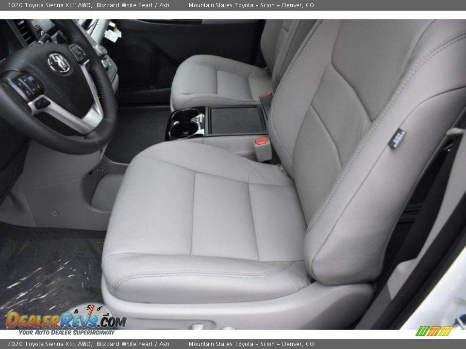 2020 Toyota Sienna XLE AWD Blizzard White Pearl / Ash Photo #6