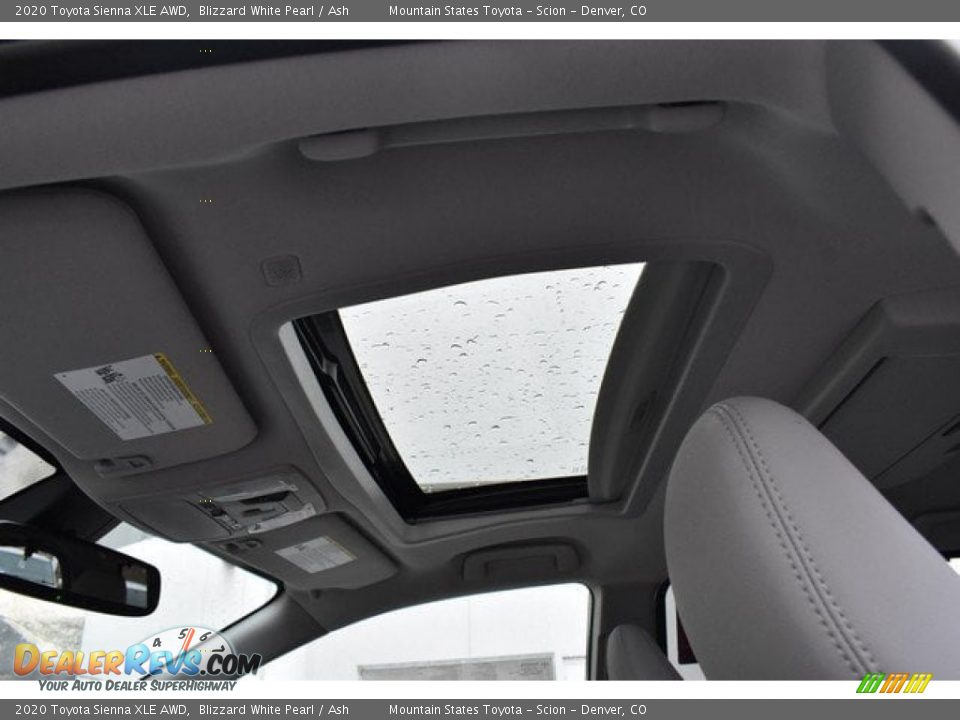 2020 Toyota Sienna XLE AWD Blizzard White Pearl / Ash Photo #8