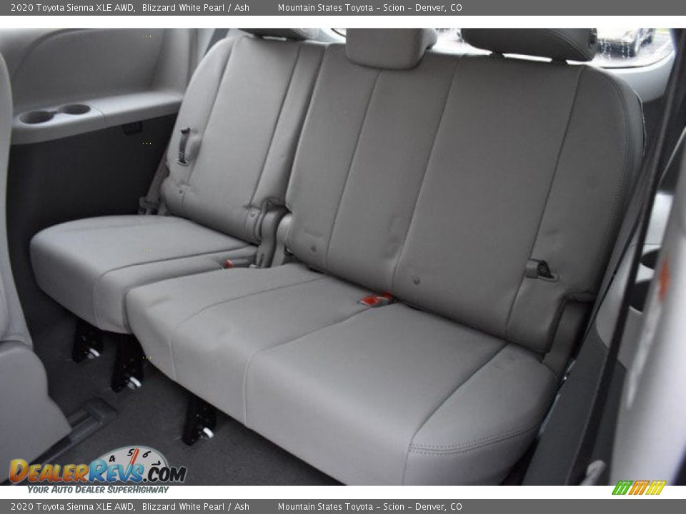 2020 Toyota Sienna XLE AWD Blizzard White Pearl / Ash Photo #12