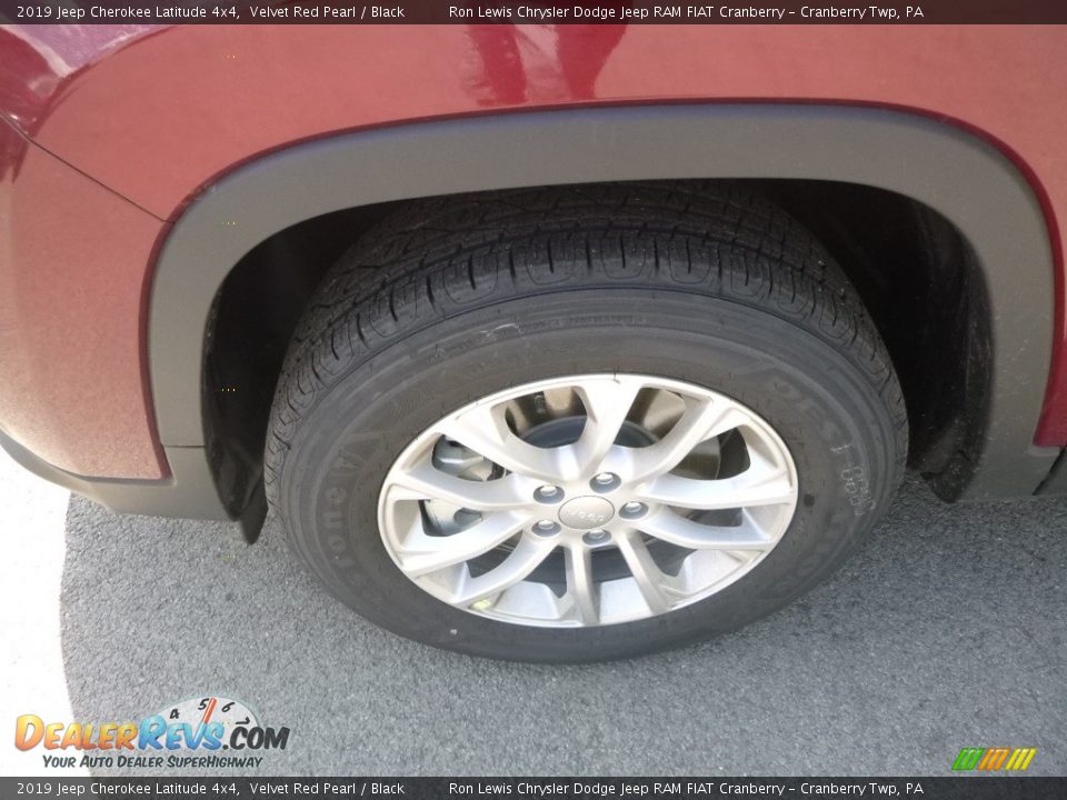 2019 Jeep Cherokee Latitude 4x4 Velvet Red Pearl / Black Photo #2