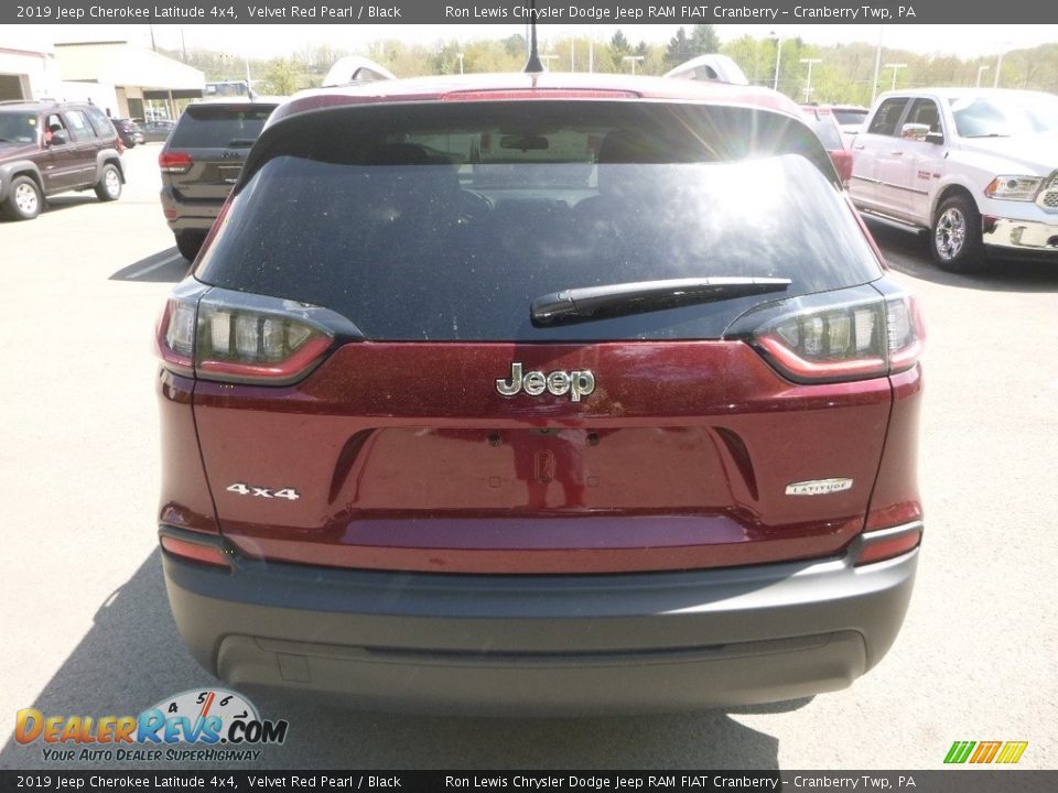 2019 Jeep Cherokee Latitude 4x4 Velvet Red Pearl / Black Photo #5