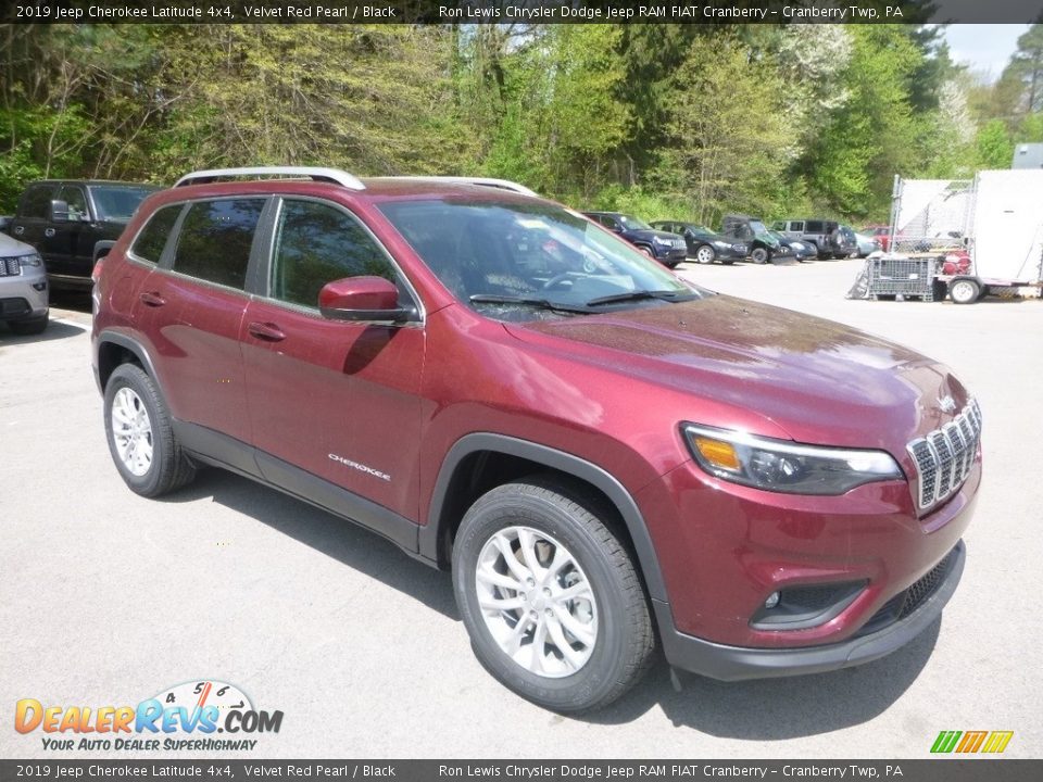2019 Jeep Cherokee Latitude 4x4 Velvet Red Pearl / Black Photo #8
