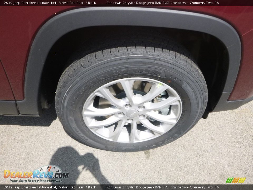 2019 Jeep Cherokee Latitude 4x4 Velvet Red Pearl / Black Photo #10