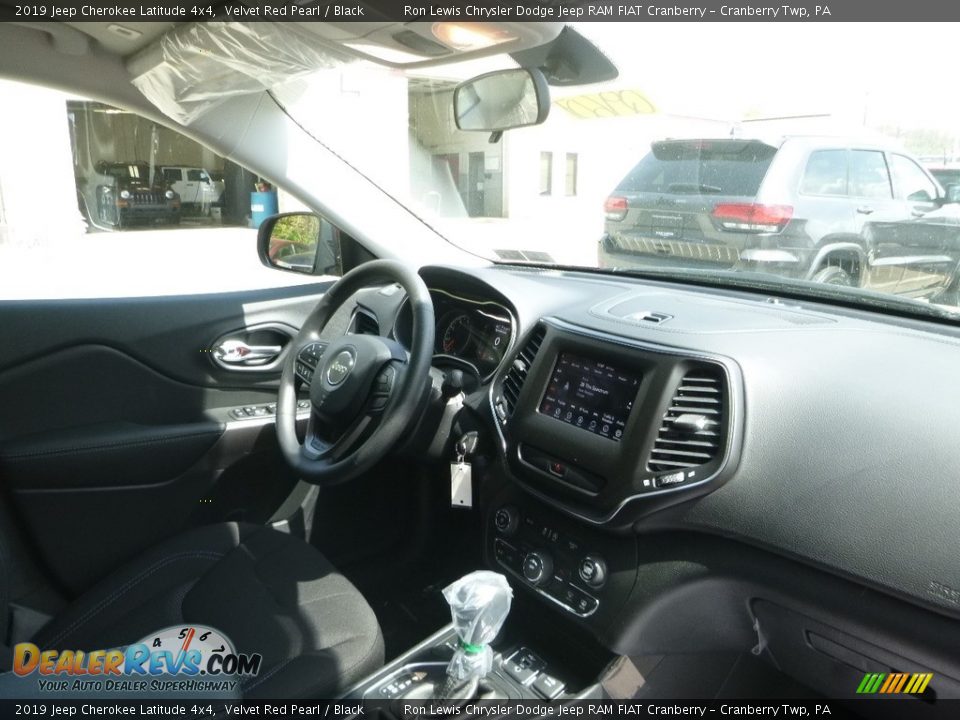 2019 Jeep Cherokee Latitude 4x4 Velvet Red Pearl / Black Photo #12