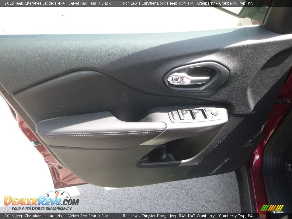 2019 Jeep Cherokee Latitude 4x4 Velvet Red Pearl / Black Photo #14