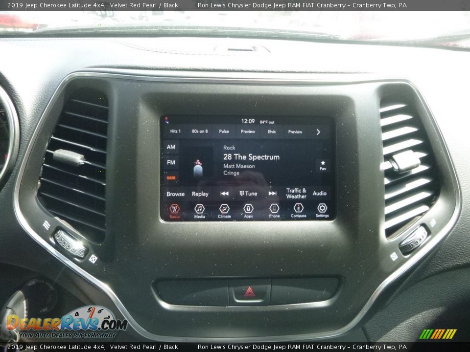 2019 Jeep Cherokee Latitude 4x4 Velvet Red Pearl / Black Photo #17