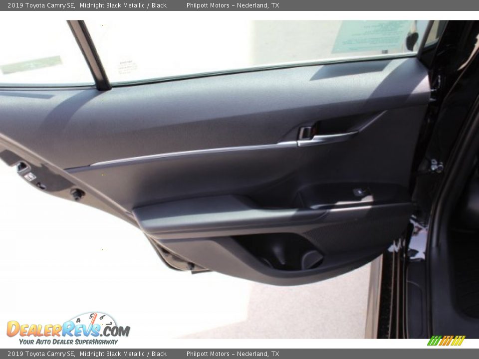 2019 Toyota Camry SE Midnight Black Metallic / Black Photo #17
