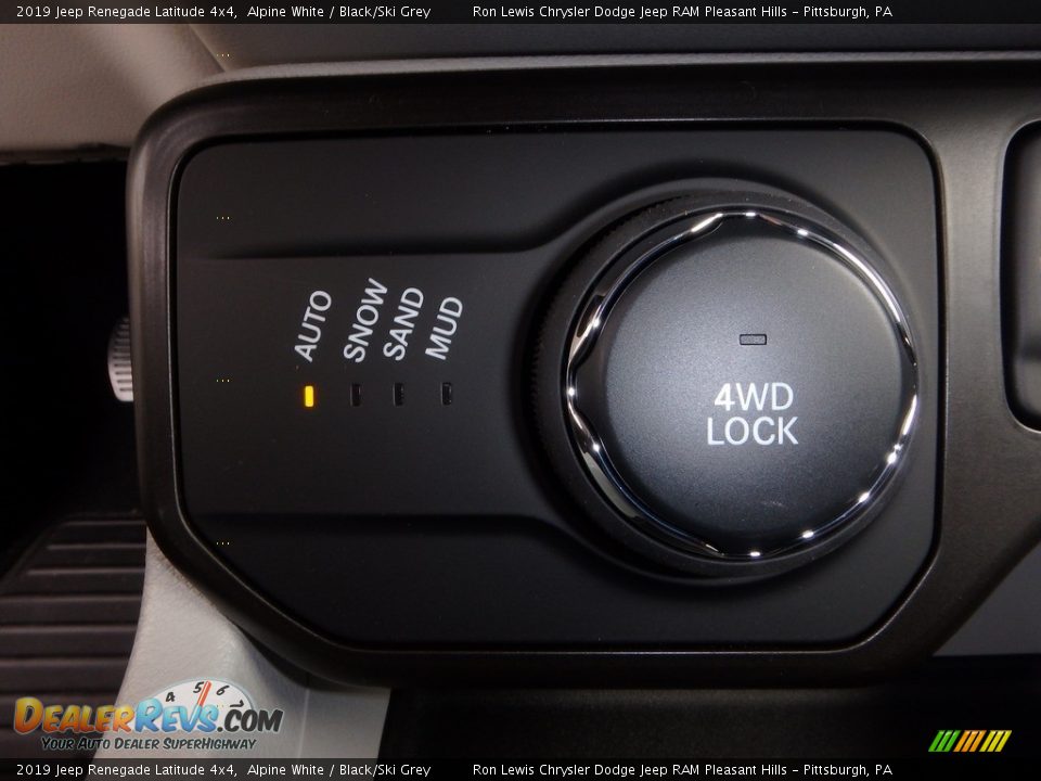 2019 Jeep Renegade Latitude 4x4 Alpine White / Black/Ski Grey Photo #20