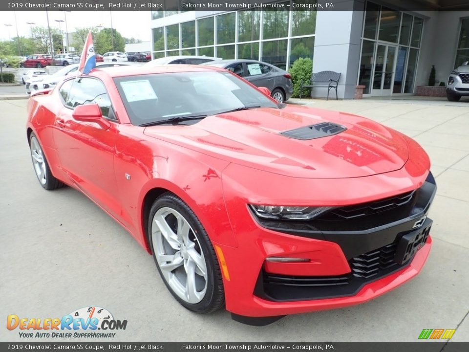 Front 3/4 View of 2019 Chevrolet Camaro SS Coupe Photo #8