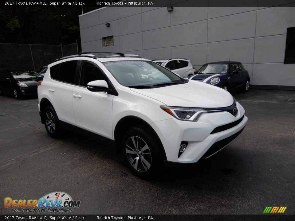 2017 Toyota RAV4 XLE Super White / Black Photo #1