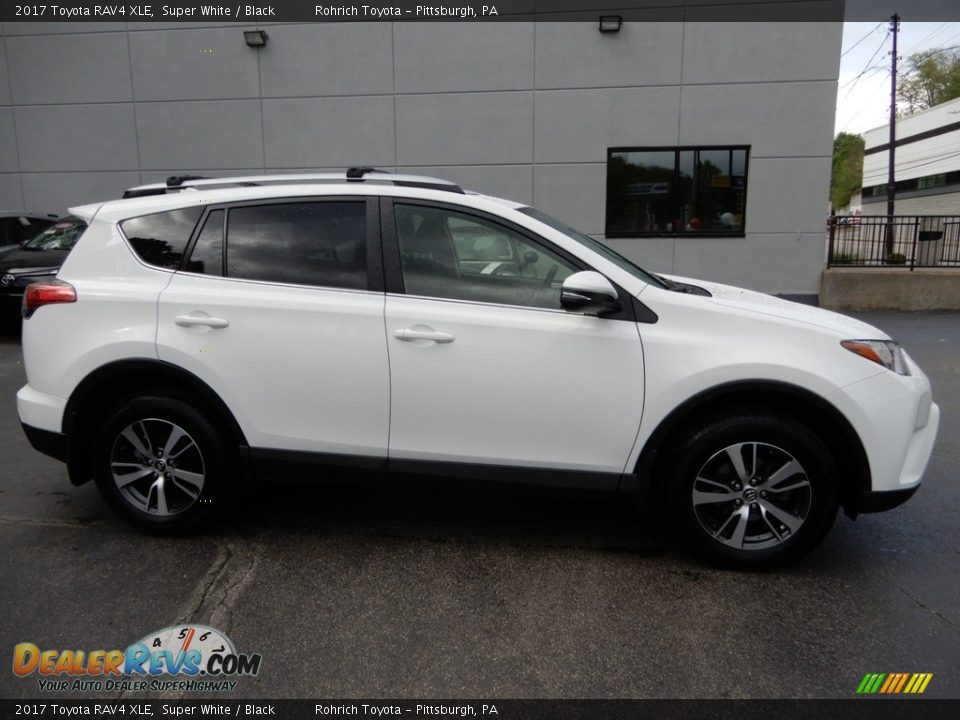 2017 Toyota RAV4 XLE Super White / Black Photo #2