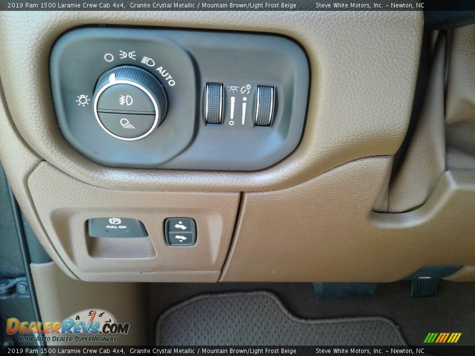 2019 Ram 1500 Laramie Crew Cab 4x4 Granite Crystal Metallic / Mountain Brown/Light Frost Beige Photo #17