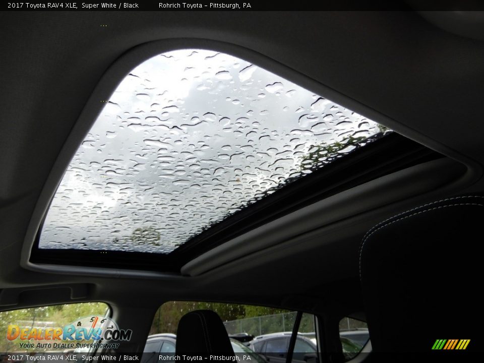 2017 Toyota RAV4 XLE Super White / Black Photo #9