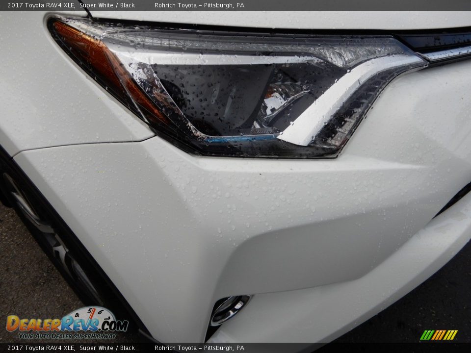 2017 Toyota RAV4 XLE Super White / Black Photo #14