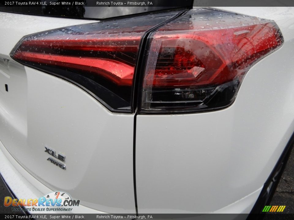 2017 Toyota RAV4 XLE Super White / Black Photo #15