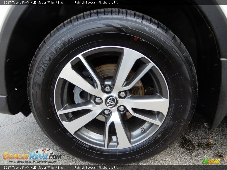 2017 Toyota RAV4 XLE Super White / Black Photo #18
