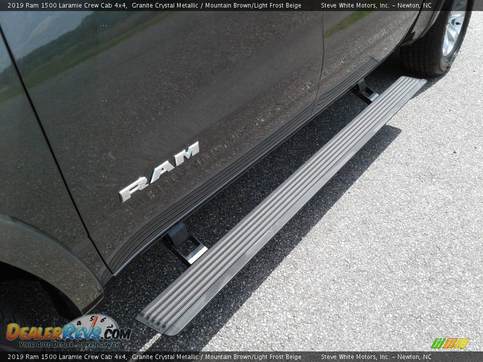 2019 Ram 1500 Laramie Crew Cab 4x4 Granite Crystal Metallic / Mountain Brown/Light Frost Beige Photo #33