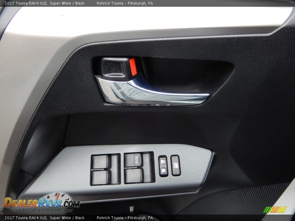 2017 Toyota RAV4 XLE Super White / Black Photo #19