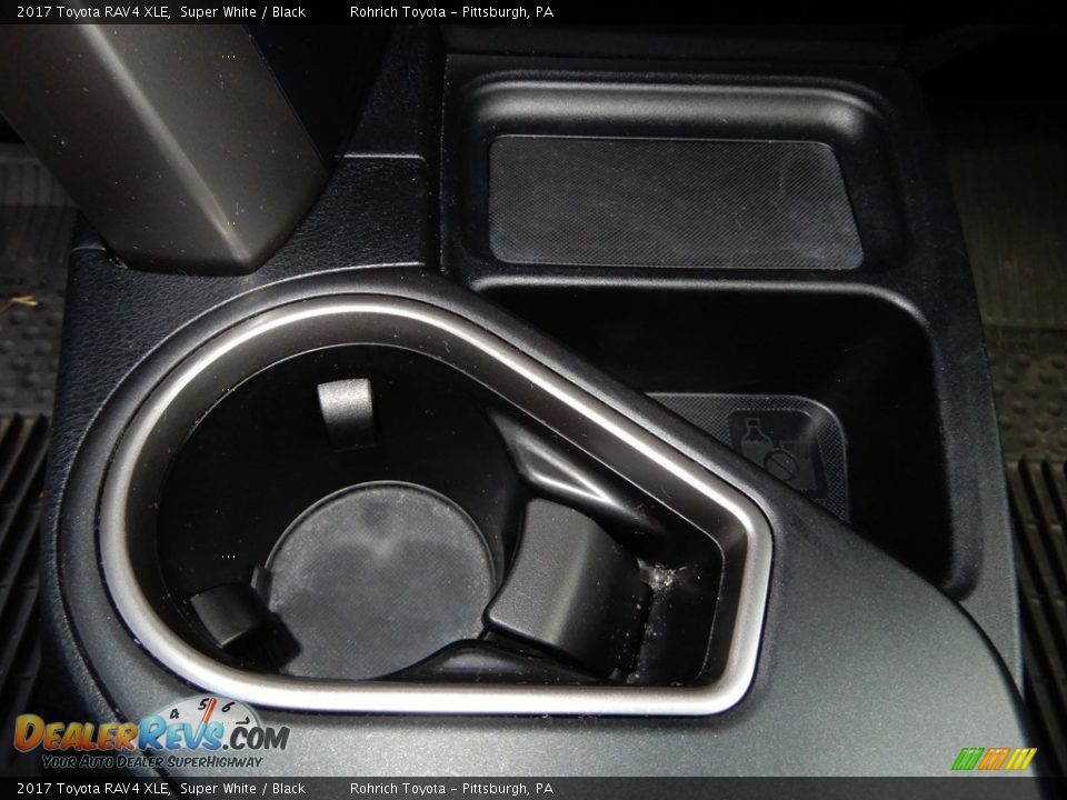 2017 Toyota RAV4 XLE Super White / Black Photo #21