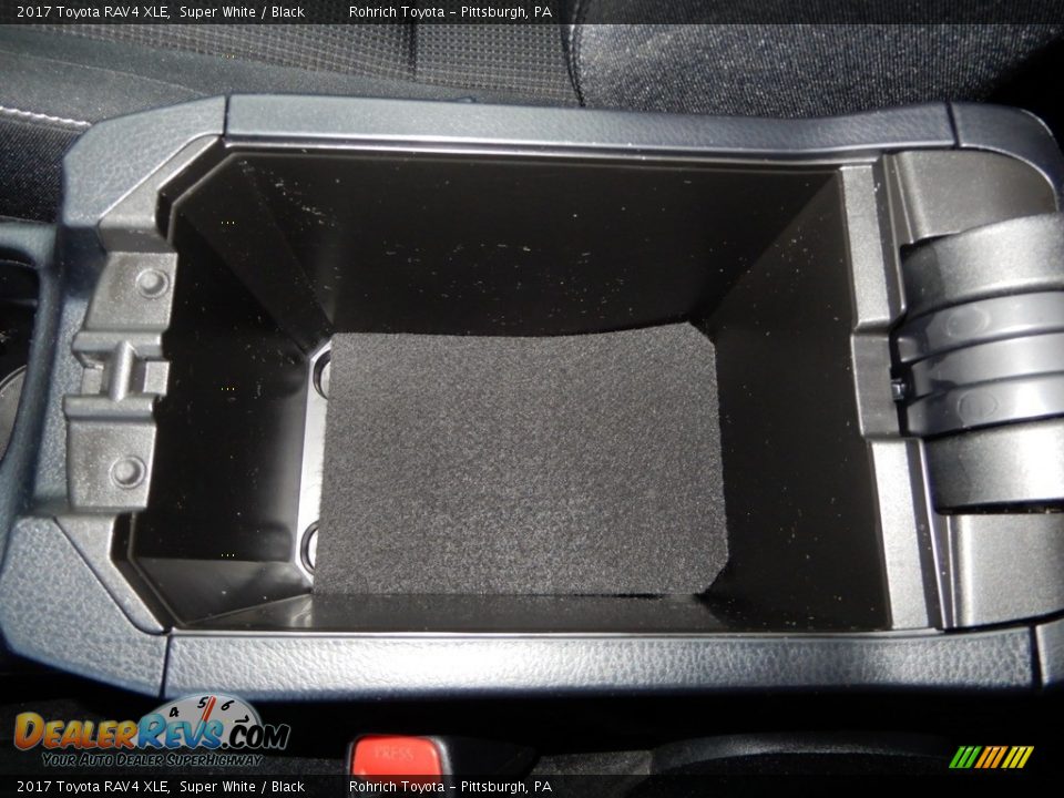 2017 Toyota RAV4 XLE Super White / Black Photo #23