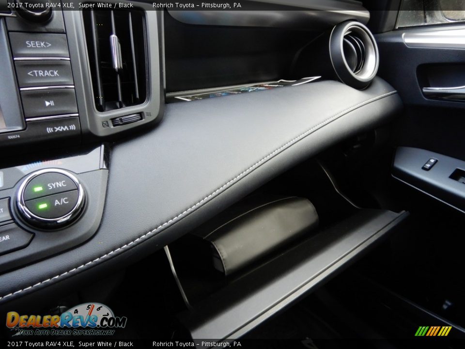 2017 Toyota RAV4 XLE Super White / Black Photo #24