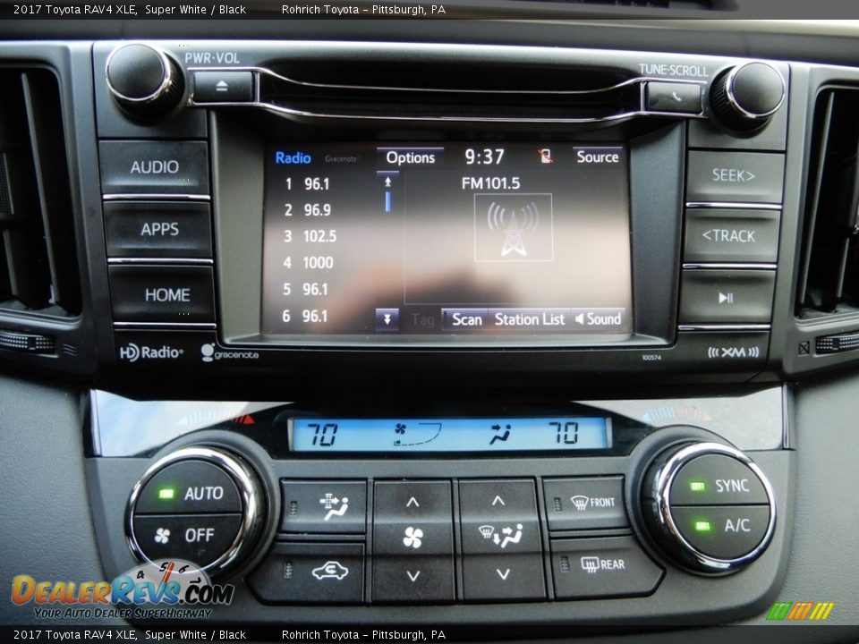 2017 Toyota RAV4 XLE Super White / Black Photo #26
