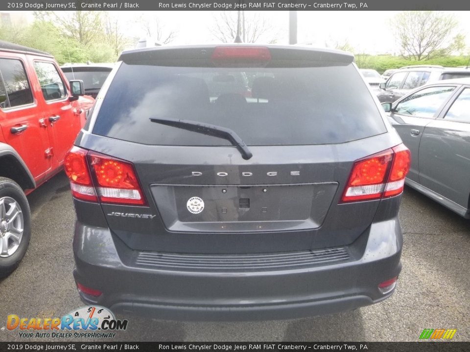 2019 Dodge Journey SE Granite Pearl / Black Photo #4