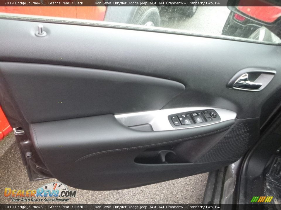 2019 Dodge Journey SE Granite Pearl / Black Photo #12