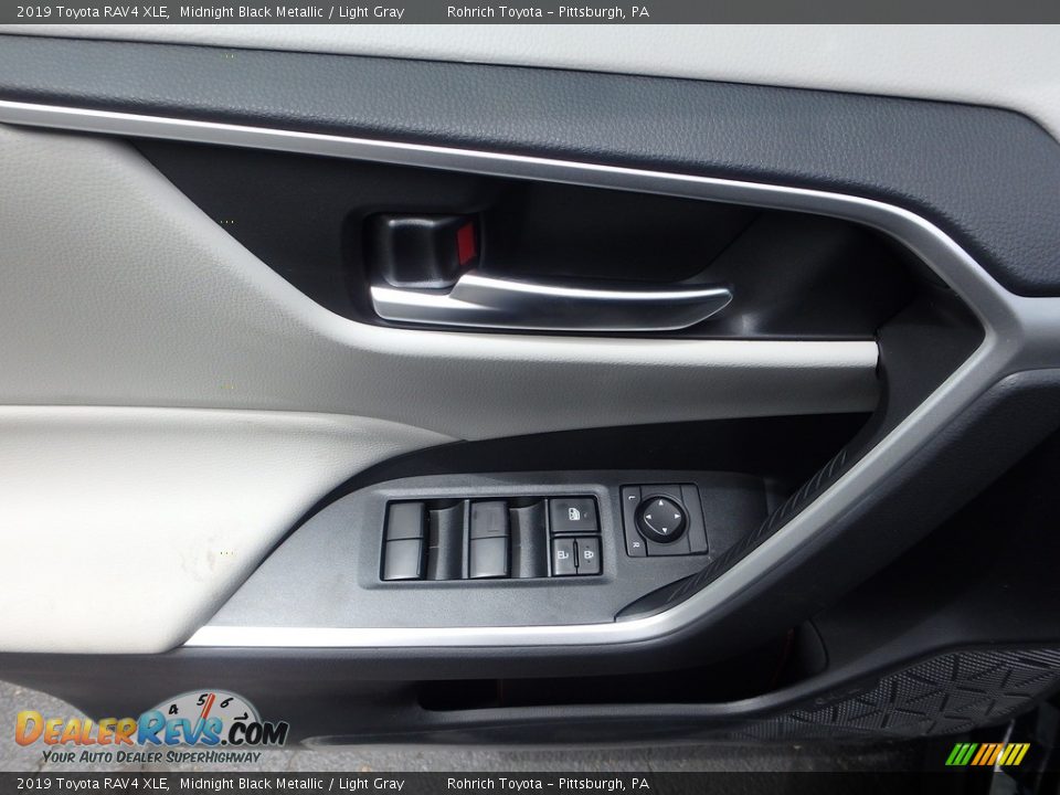 2019 Toyota RAV4 XLE Midnight Black Metallic / Light Gray Photo #9
